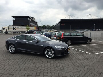 Tesla Model S 70D (2015)
