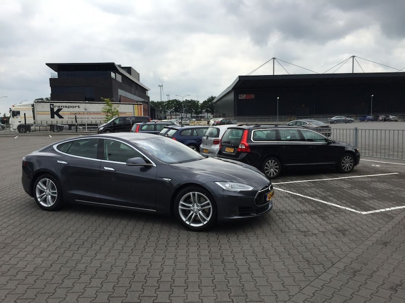 Tesla Model S 70D (2015)