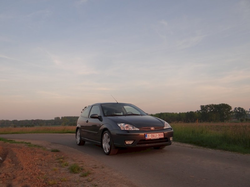 Ford Focus 1.8 16V Trend (2002)