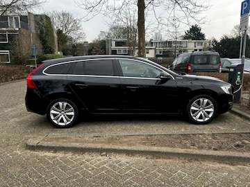 Volvo V60 D5 Momentum (2017)