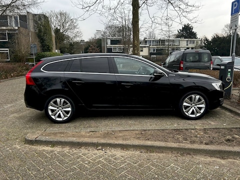 Volvo V60 D5 Momentum