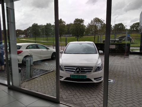 Mercedes-Benz B 180