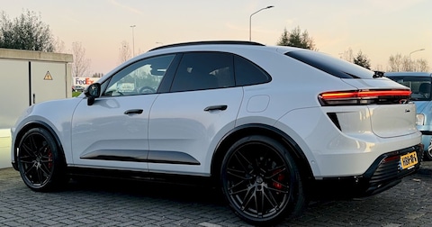 Porsche Macan Turbo Electric