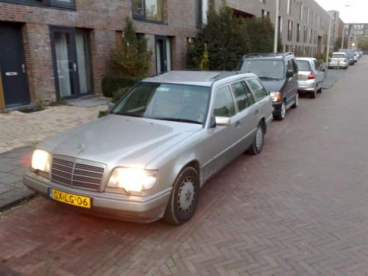 Mercedes-Benz E 320 Combi (1993)