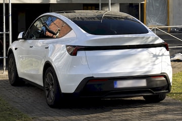 Tesla Model Y Standard RWD (2025)