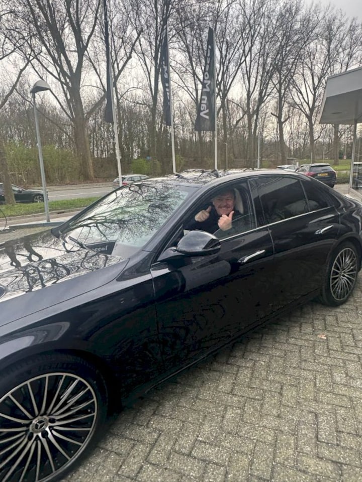 Mercedes-Benz E 300 e AMG Line (2024)