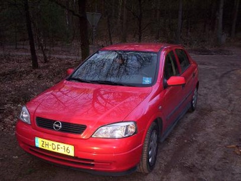 Opel Astra 2.0 Di-16V Club (1999)