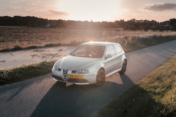 Alfa Romeo 147 3.2 V6 24V GTA (2005)