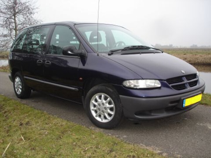 Chrysler Voyager 2.4i 16V SE (1998)