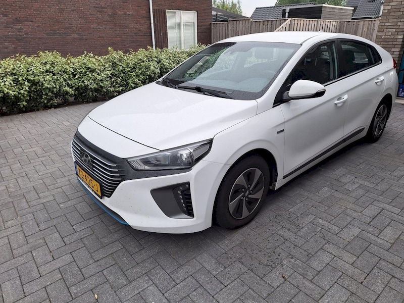 Hyundai Ioniq 1.6 GDI HEV i-Motion (2016)