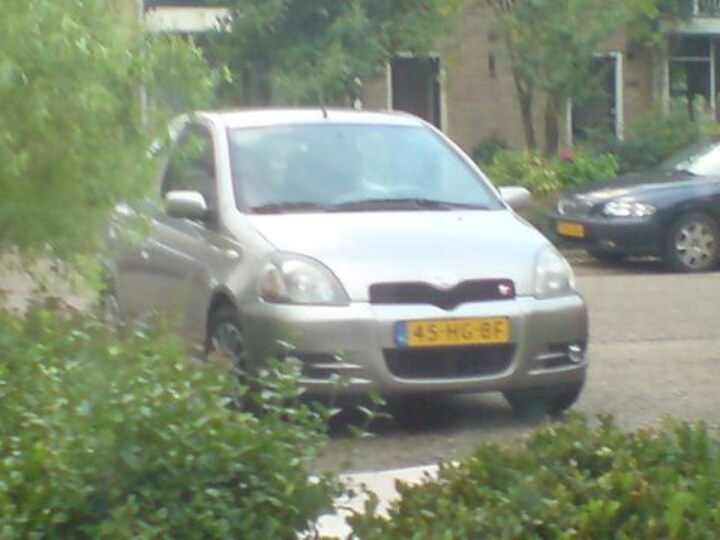 Toyota Yaris 1.5 16v VVT-i T Sport (2001)
