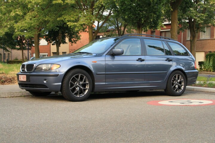 BMW 318d touring Essence (2004)