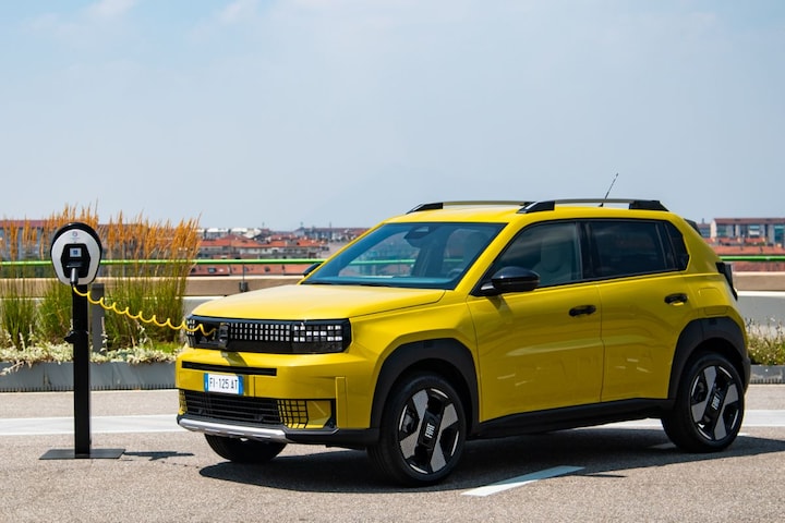 Fiat Grande Panda (2025) aan de laadpaal