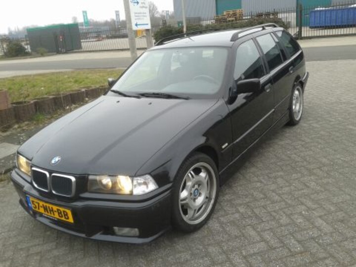 BMW 318i touring Sport Edition