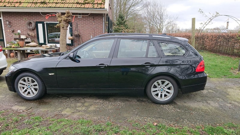 BMW 318i Touring (2008)