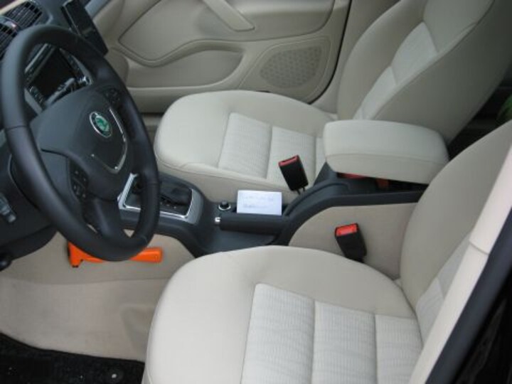Skoda Octavia Combi 2.0 TDI Elegance (2009)