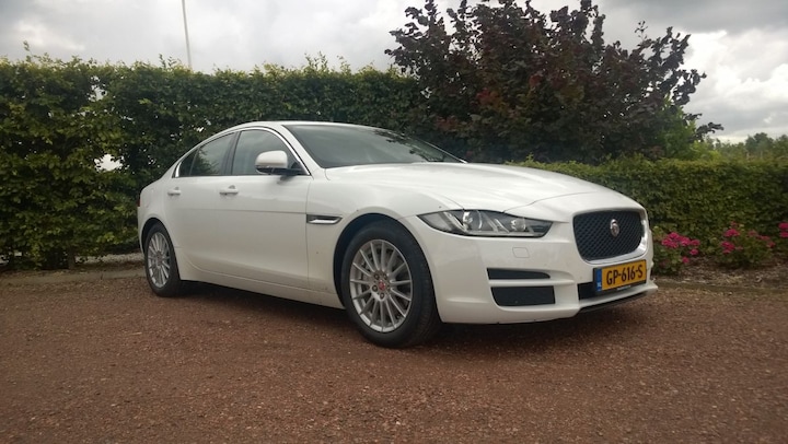 Jaguar XE 2.0D 163pk Pure (2015)