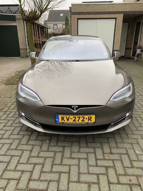 Tesla Model S 90D