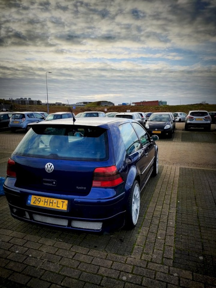 Volkswagen Golf 2.3 V5 Highline (2001)