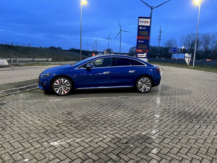 Mercedes-Benz EQE 300 Luxury Line (2023)