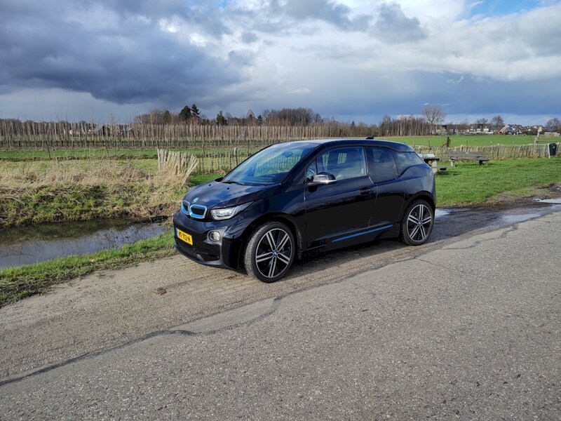 BMW i3 60Ah Range Extender (2015) review - AutoWeek