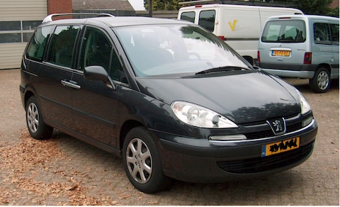 Peugeot 807 ST 2.2-16V HDiF
