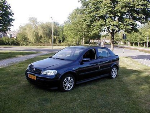 Opel Astra 2.0 DTi-16V GL (2002)