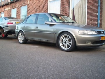 Opel Vectra 2.5i-V6 CDX (1996)