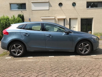 Volvo V40 D2 Momentum (2012)