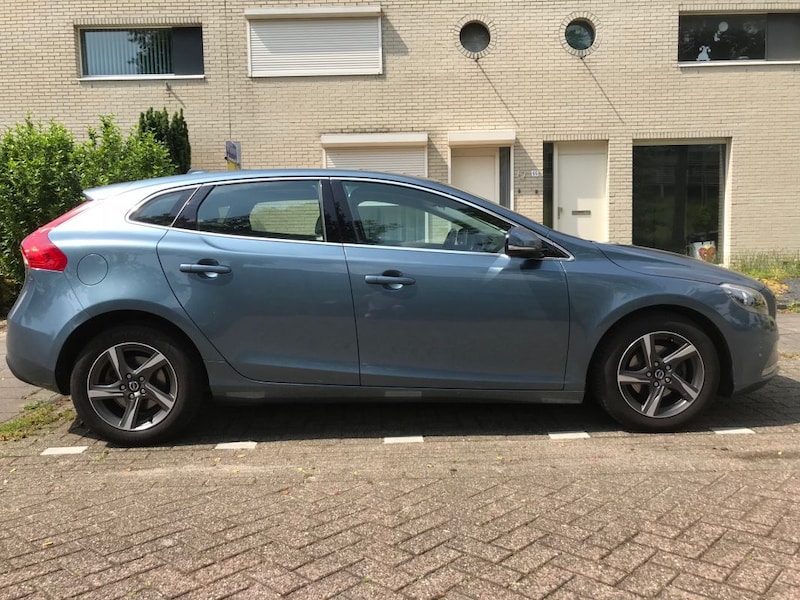 Volvo V40 D2 Momentum (2012)