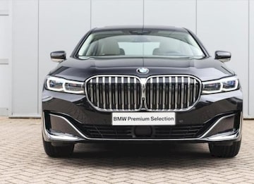 BMW 745e (2020)