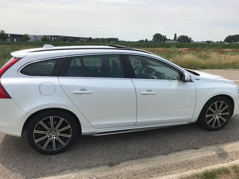 Volvo V60 D6 AWD Plugin-Hybrid Summum (2014)