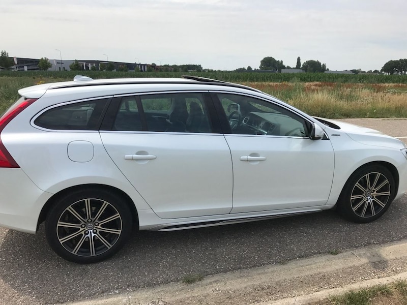 Volvo V60 D6 AWD Plugin-Hybrid Summum (2014)