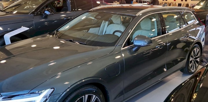 Volvo V60 T8 Plug-in Hybrid AWD Plus (2026)