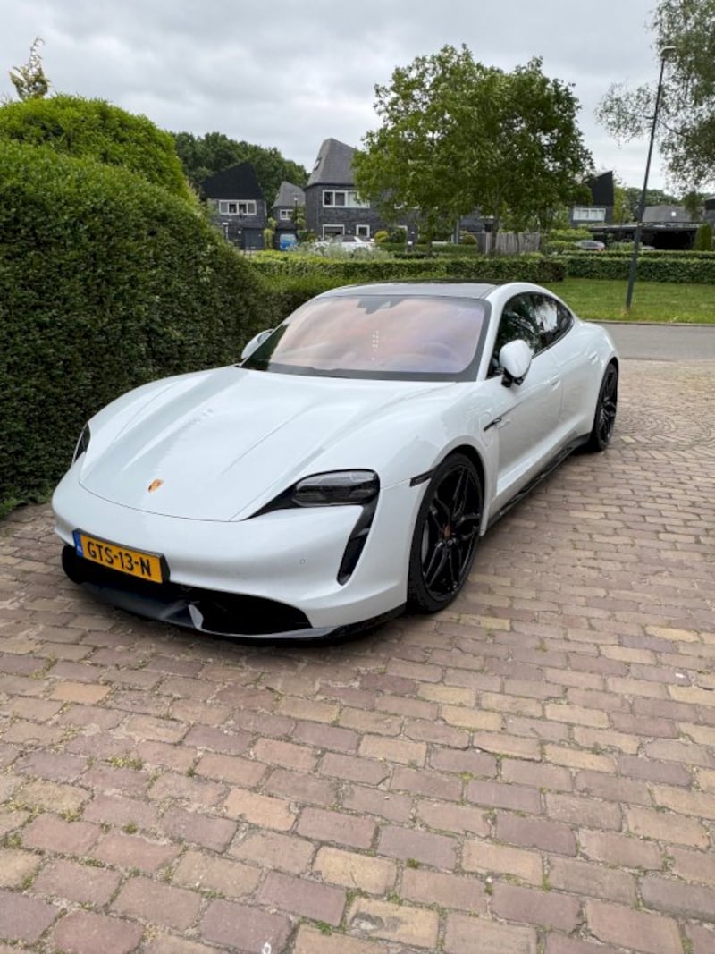 Porsche Taycan Turbo (2022)
