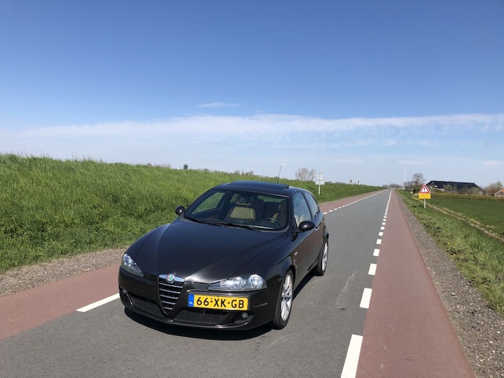 Alfa Romeo 147 1.9 JTDm 16V Q2 (2007)