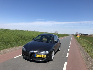 Alfa Romeo 147 1.9 JTDm 16V Q2 (2007)