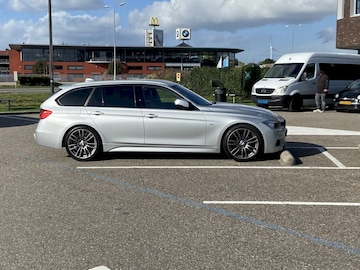 BMW 320i Touring High Executive (2014)
