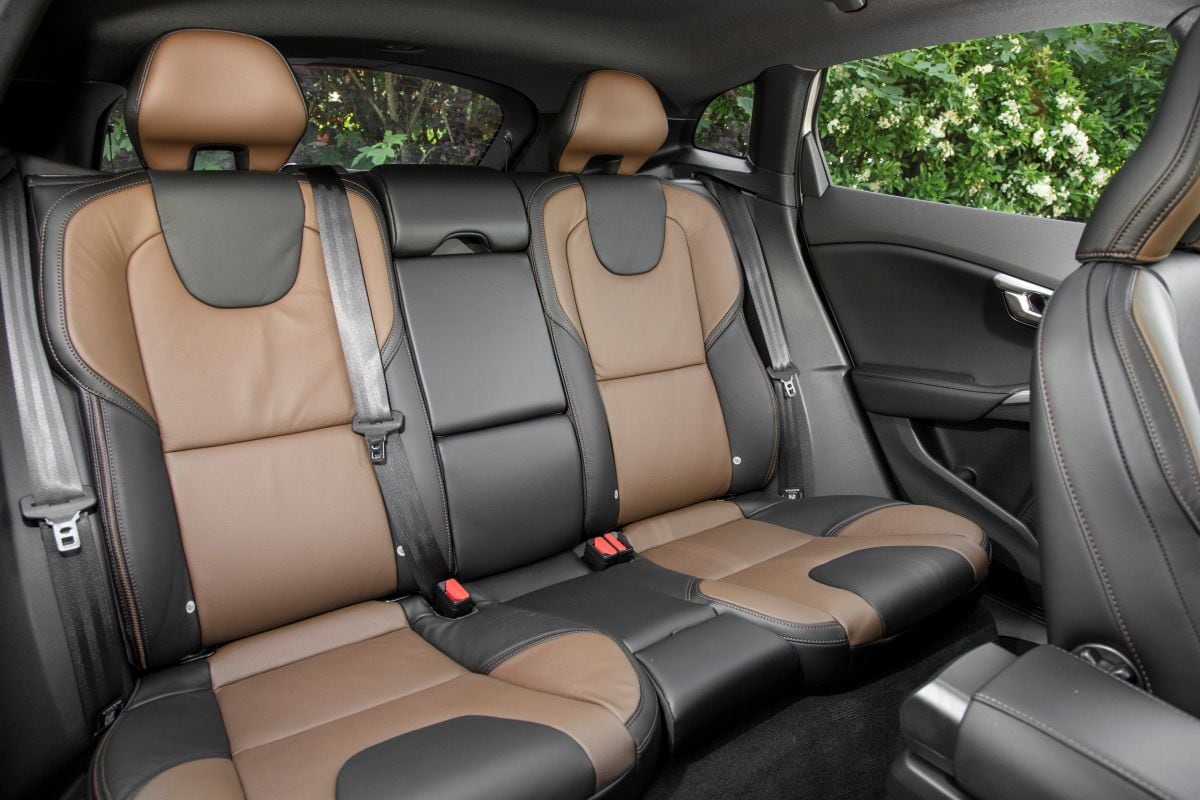 Volvo V40 Cross Country T3 Polar+ Luxury (2019) #2 review