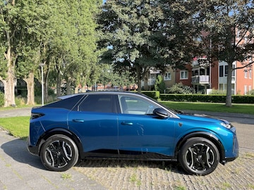 Peugeot e-3008 GT Advantage 73kWh 210 (2025)