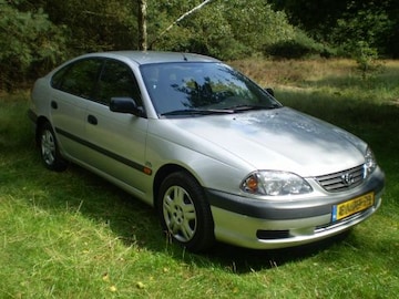Toyota Avensis 2.0 D4-D Linea Terra (2002)