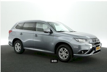 Mitsubishi Outlander PHEV Pure (2018)