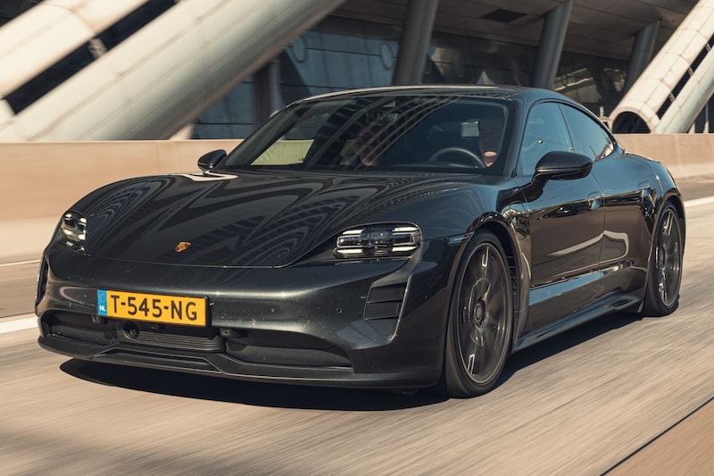 Wereldwijde terugroepactie Porsche Taycan, ‘auto soms maanden van de weg’