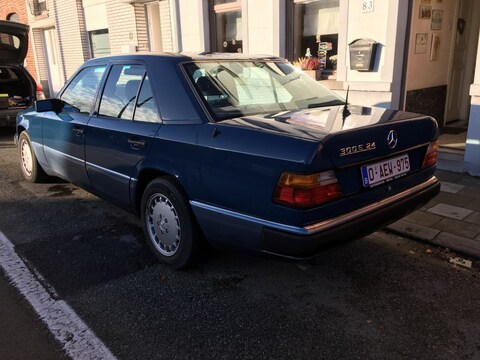 Mercedes-Benz 300 E-24