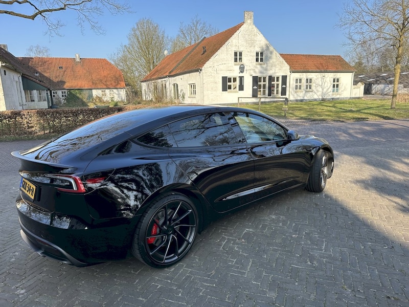 Tesla Model 3 Performance AWD (2024)