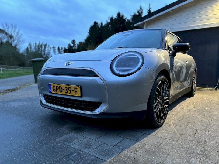 Mini Cooper E Favoured Trim (2024)