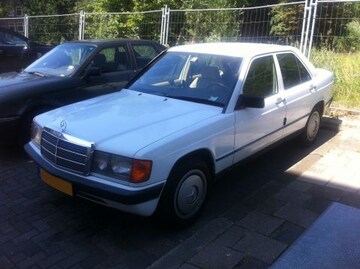 Mercedes-Benz 190 E (1985)