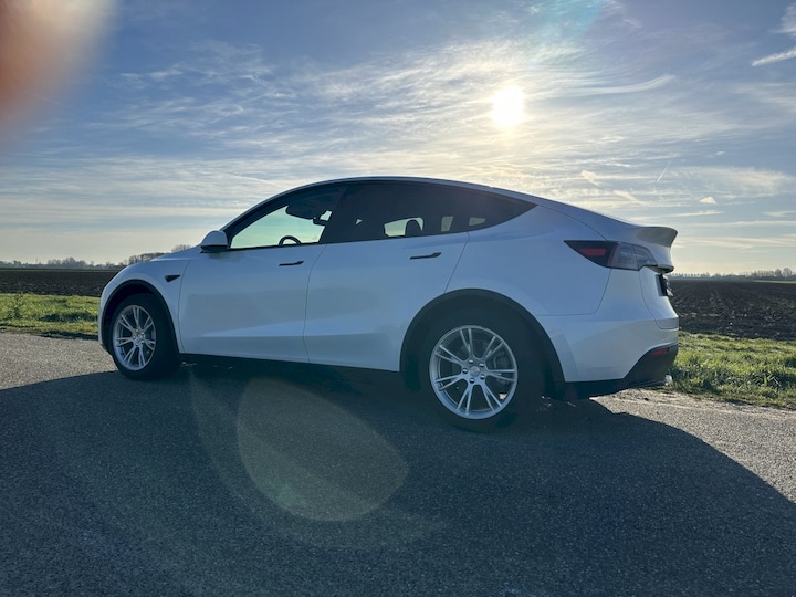 Tesla Model Y (2022)