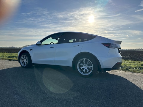 Tesla Model Y (2022)