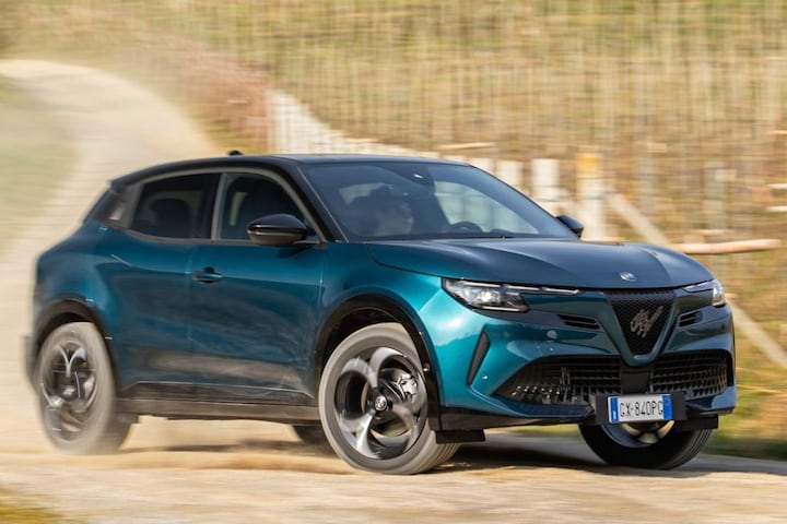 Alfa Romeo Junior Ibrida Q4